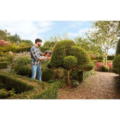 21. Elektrische Gartenschere 45 cm BEHT201 BLACK+DECKER