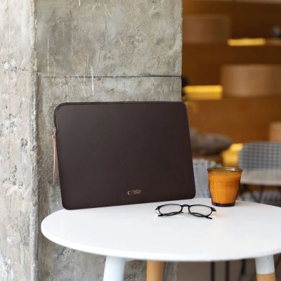 9. Tech-Protect Fleece-Laptoptasche 13-14" - Braun
