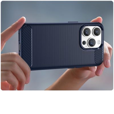 5. Carbon Case iPhone 14 Pro flexible Gel-Rückseite blau