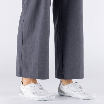 6. Weiße, durchbrochene Damen-Slipper aus Leder, Rieker 43663-80