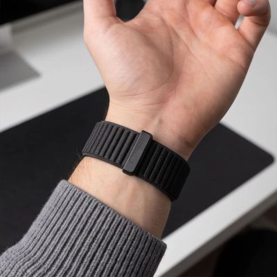 5. Tech-Protect NylonLoop Armband für Apple Watch 40 / 41 / 42 mm – Schwarz