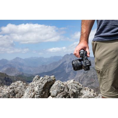 9. Canon EOS RP spiegelloses Kameragehäuse, 26,2 MP CMOS-Sensor, 6240 x 4160 px, Schwarz