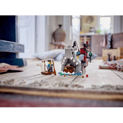 4. LEGO Creator 40597 – Gruselige Pirateninsel