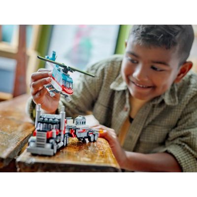 9. LEGO Creator 31146 Tieflader mit Hubschrauber