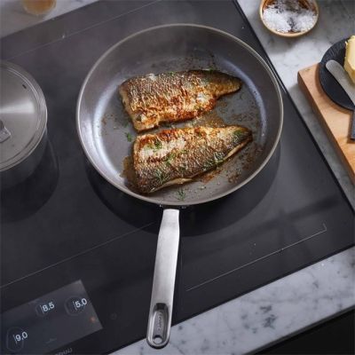 7. Fiskars 1064745 Universal-Bratpfanne Rund
