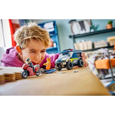 7. LEGO City 60479 Polizeigefängnistransporter