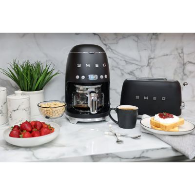 25. SMEG TSF01BLMEU Toaster