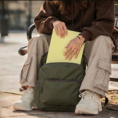 6. Tech-Protect Softshell-Schutzhülle für MacBook Neo 13 2026 – mattes Gelb