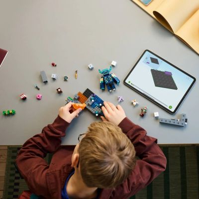 11. LEGO Minecraft 21274 Begegnung mit dem Wächter