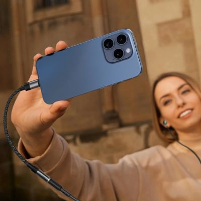 7. Acefast J12 USB-C auf 3,5-mm-Miniklinkenadapter – Schwarz