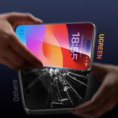 3. Ugreen SP629 Panzerglas mit Montagerahmen für iPhone 16 Pro (2 Stk.)