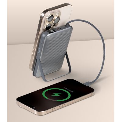8. LAUT POWER CHARGE RISER+ Powerbank