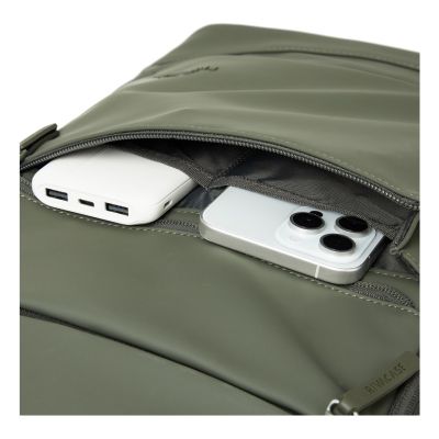 5. Rivacase Eden Rucksack Reiserucksack Olivgrünes gewachstes Leder (Pull-Up), Polyester, recyceltes Polyethylenterephthalat (rPET)