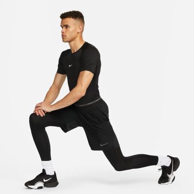 3. Nike Pro LS T-Shirt FB7932-010