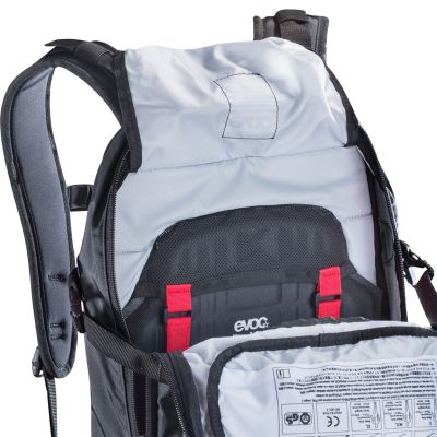 6. EVOC FR Enduro Blackline Rucksack, schwarzes Nylon