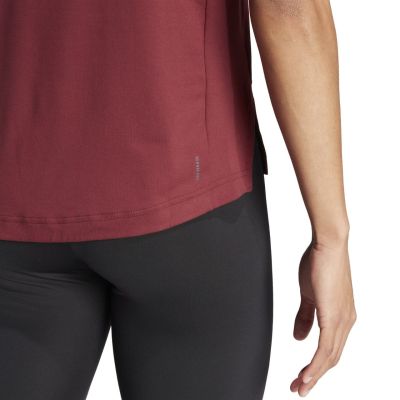 12. adidas Versatile Tee W IL1365