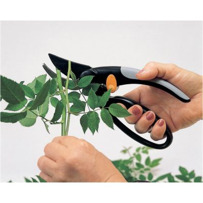 2. Fiskars 111440 Bypass-Gartenschere Schwarz