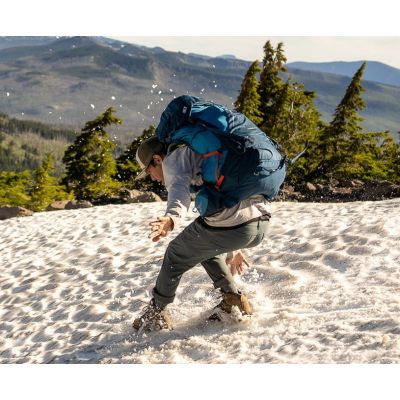 6. Osprey Atmos AG LT 50 Trekkingrucksack Schwarz S/M