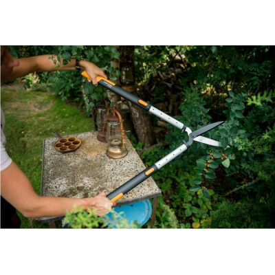 3. Fiskars 114800 Garten- und Heckenschere