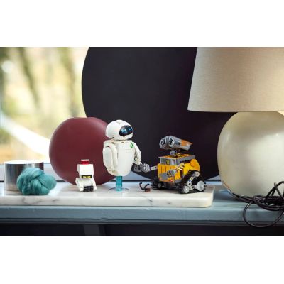 9. LEGO Disney Pixar 43279 WALL-E und EVE