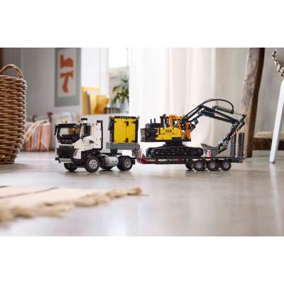 6. LEGO Technic 42175 Volvo FMX LKW und EC230 Elektrobagger