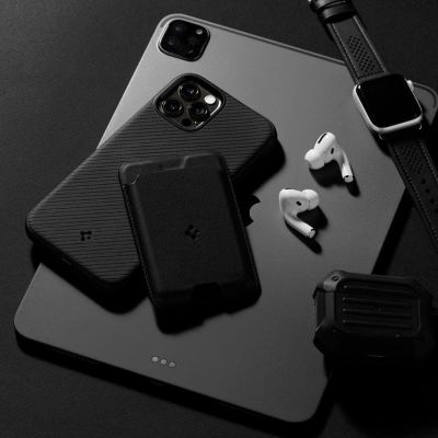 16. Spigen Valentinus magnetische Geldbörse mit MagSafe – schwarz