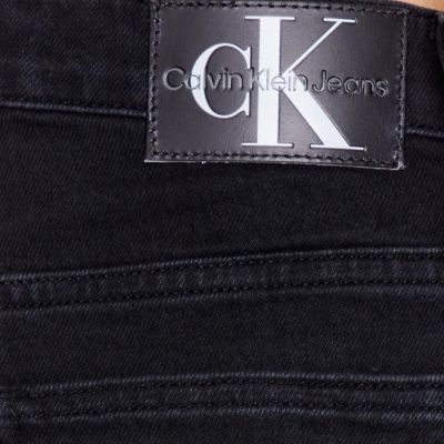 8. Calvin Klein Jeans Mom Jean W J20J221247