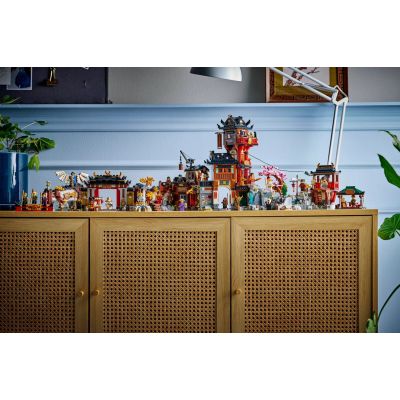 14. LEGO 71861 Ninjago – Altstadt – 15. Jubiläum