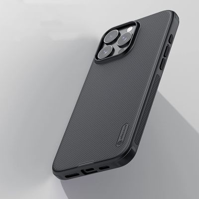 7. Nillkin Super Frosted Shield Pro Hülle für iPhone 16 Pro – Schwarz