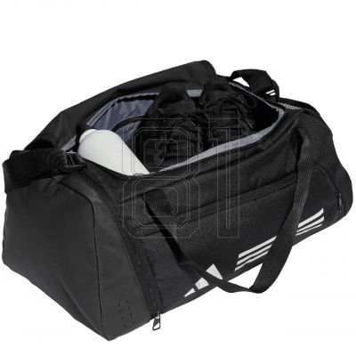 10. adidas Essentials 3-Streifen Reisetasche S IP9862