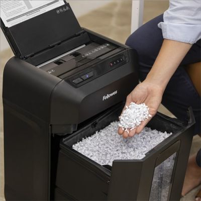 17. Fellowes AutoMax 80M Aktenvernichter, 4 x 12 mm, P-4 Schwarz