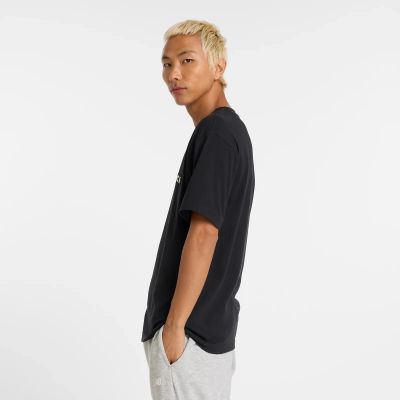 13. New Balance – T-Shirt „Reimagined Graphic M“ MT51506BK