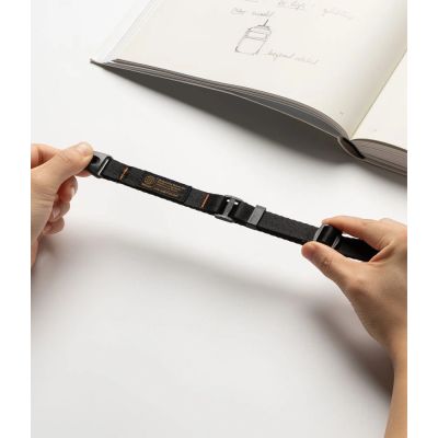 5. Ringke Lanyard Strap Crossbody Phone Lanyard - Schwarz