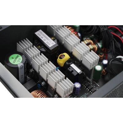 7. DeepCool PF700 Netzteilmodul 700W 20+4 Pin ATX Schwarz