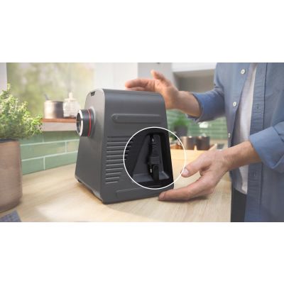 9. Bosch Series 4 MFWS450B Fleischwolf (1900W; schwarz)