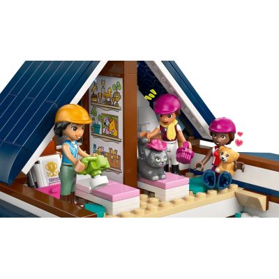 17. LEGO Friends 42688 – Stallungen und Reitschule