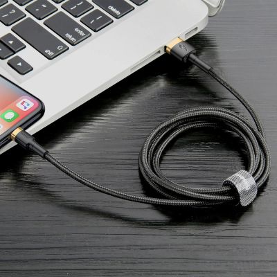 6. Baseus Cafule USB-A / Lightning 1,5A QC 3.0 Kabel 2 m - Schwarz und Gold
