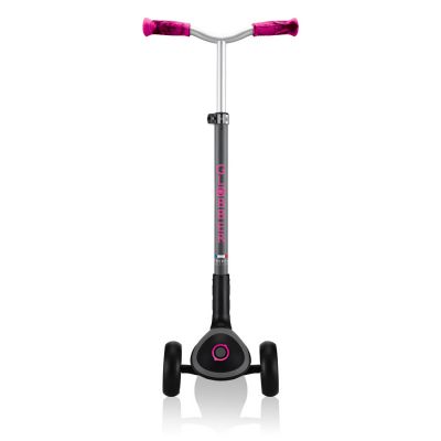 9. Globber Master Prime 3-Rad-Scooter / Schwarz - Neonpink 664-110