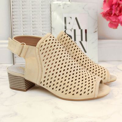 5. Beige, geschlossene Sandalen mit Lochmuster von Sabatina für Damen