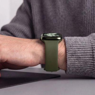 6. Tech-Protect Silikonarmband für Apple Watch 44 / 45 / 46 / 49 mm – Grün