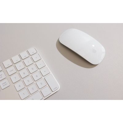 2. Twelve South DeskPad Schreibtischunterlage aus veganem Leder (Taubengrau)