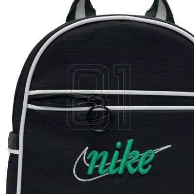 6. Nike Sportswear Futura 365 Rucksack FQ5559-010