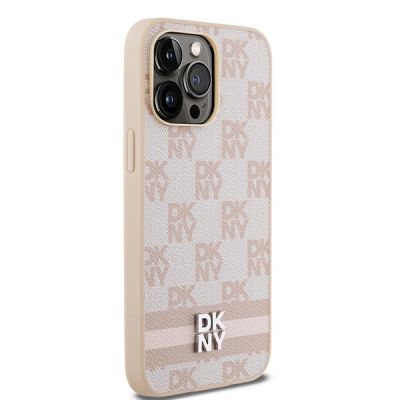 4. DKNY Lederhülle mit kariertem Monomuster und bedruckten Streifen für iPhone 14 Pro Max – Rosa