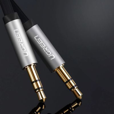 6. Ugreen Flachkabel AUX Audiokabel 3,5 mm Miniklinke 2m silber (10599)