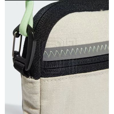 3. adidas CXPLR Kleine Tasche IP0392