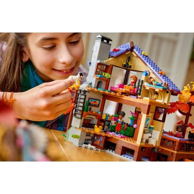 12. LEGO Friends 42705 – Herbstwaldhütte
