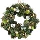 Dekorativer Kranz 34 cm, grün, mit Zapfen und Weihnachtskugeln – Mica Decorations