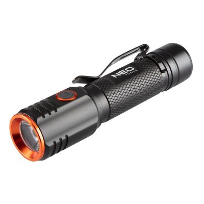 4. Wiederaufladbare USB-C-Taschenlampe mit 2000 lm und chinesischer LED-Beleuchtung