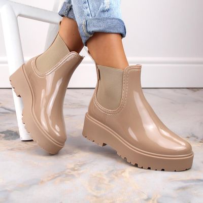 8. Big Star W INT1918B beige Lackleder Plateaustiefel