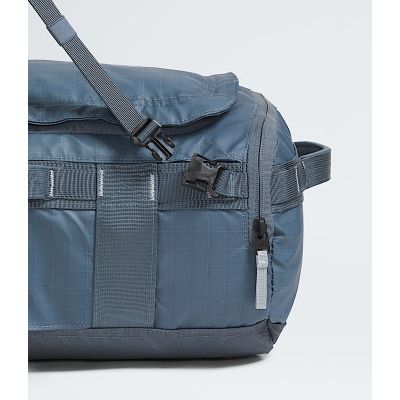 8. The North Face Base Camp Reisetasche 32L - Blau